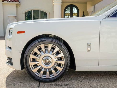 Used 2020 Rolls-Royce Phantom Sedan RWD image 2