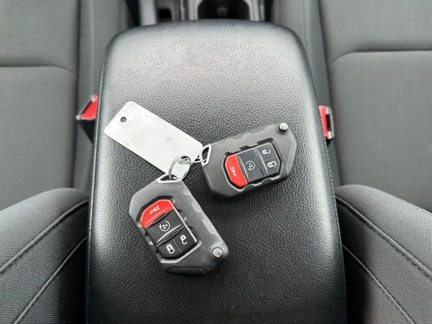 Used 2022 Jeep Gladiator Sport AWD/4WD image 11