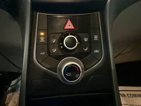 Used 2015 Hyundai Elantra SE w/ Option Group 02 image 34