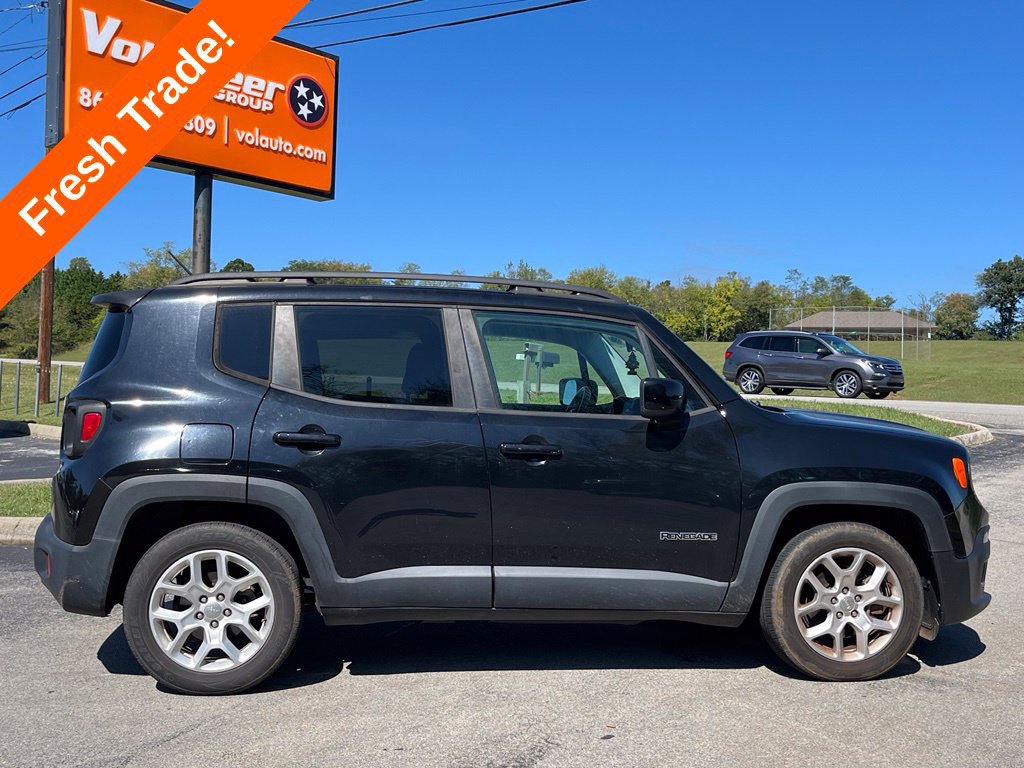 Used 2017 Jeep Renegade Latitude FWD image 14