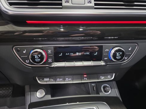 Used 2018 Audi Q5 Prestige w/ Prestige Package image 24