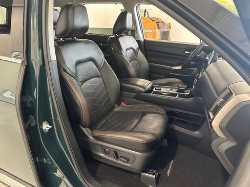 Used 2024 Nissan Pathfinder Platinum w/ Cargo Package AWD/4WD image 38