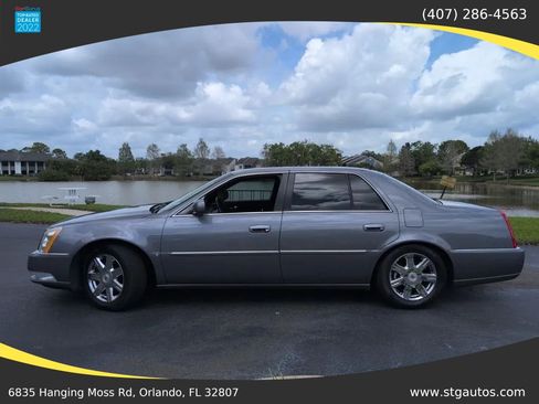Used 2007 Cadillac DTS w/ Trunk Convenience Package FWD image 2