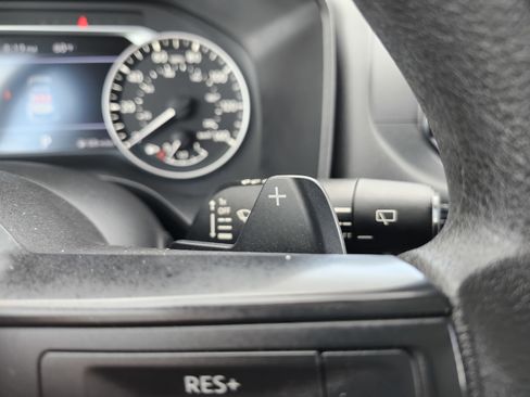 Used 2023 Nissan Rogue S AWD/4WD image 10