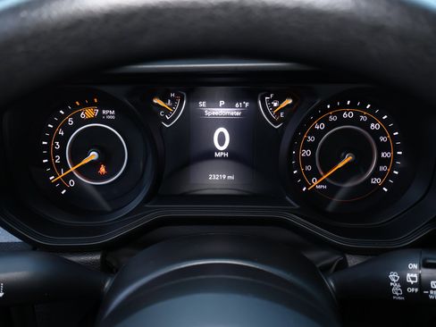 Used 2025 Jeep Wrangler Unlimited Sport AWD/4WD image 13