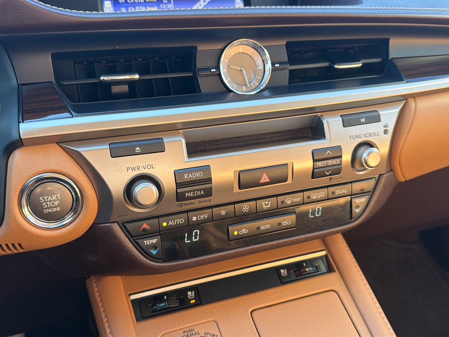 Used 2016 Lexus ES 350 w/ Premium Package w/Wood Trim FWD image 22
