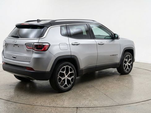 Used 2025 Jeep Compass Limited image 9