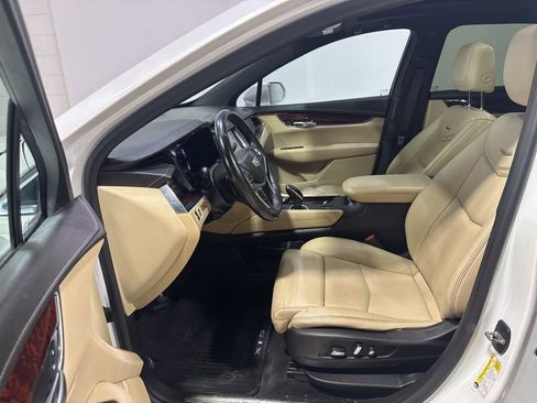 Used 2017 Cadillac XT5 Luxury w/ Driver Awareness Package FWD image 25