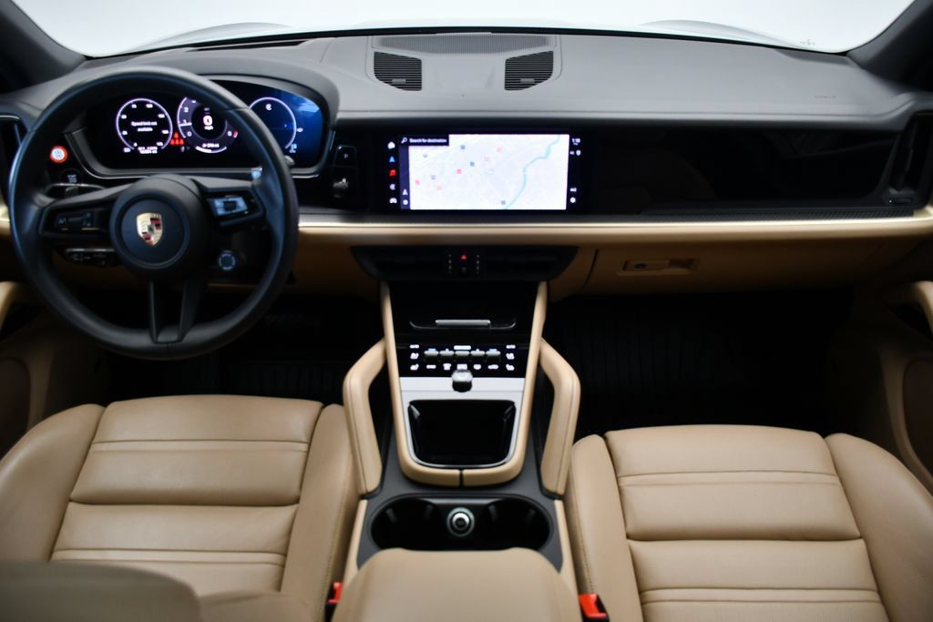 Certified 2025 Porsche Cayenne AWD/4WD image 34