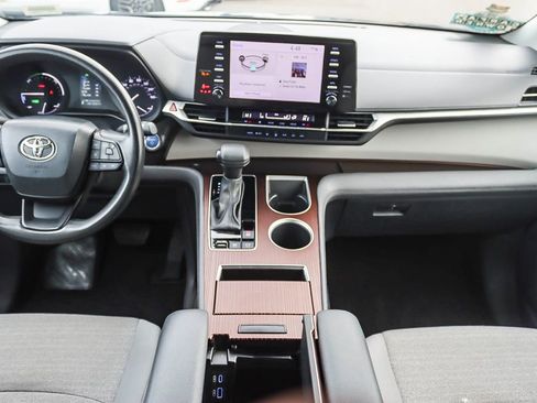 Used 2023 Toyota Sienna LE image 16