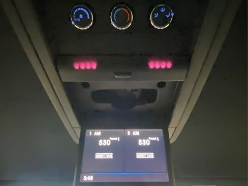 Used 2015 Chrysler Town & Country S image 22