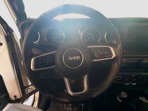 Used 2020 Jeep Wrangler Unlimited Sahara AWD/4WD image 17