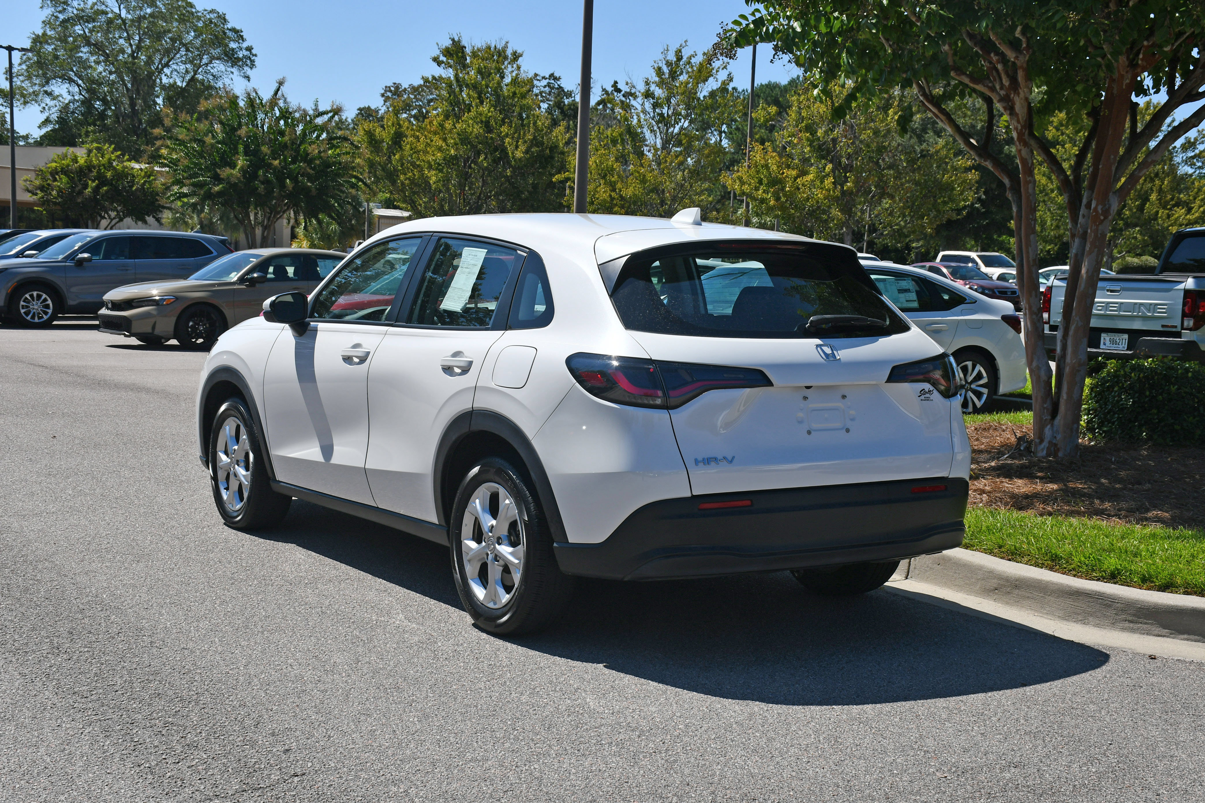 Used 2025 Honda HR-V LX image 3