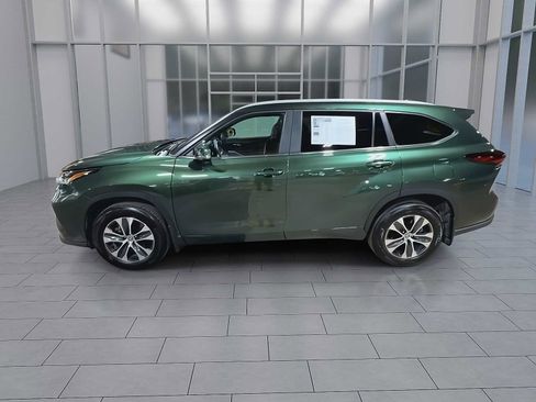 Used 2025 Toyota Highlander XLE AWD/4WD image 5