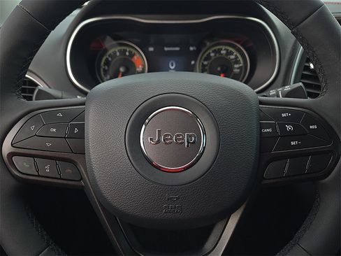 Used 2021 Jeep Cherokee Trailhawk image 19