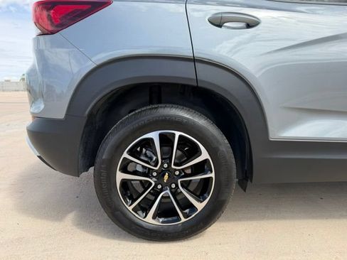 Used 2025 Chevrolet TrailBlazer LT AWD/4WD image 9