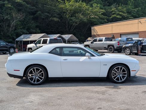 Used 2023 Dodge Challenger R/T RWD image 10