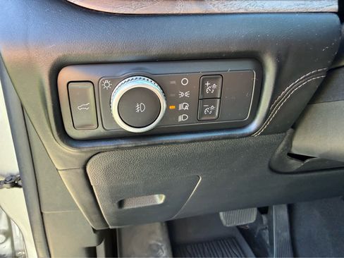 Used 2022 Ford Explorer Platinum w/ Equipment Group 601A AWD/4WD image 17