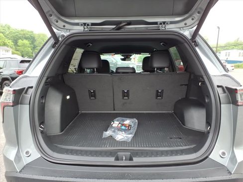 New 2026 Chevrolet Equinox LT w/ Convenience Package II AWD/4WD image 7