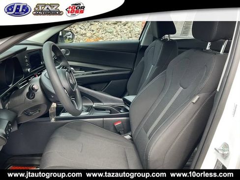 Used 2021 Hyundai Elantra SE FWD image 10