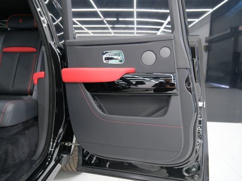 Used 2025 Rolls-Royce Cullinan image 27