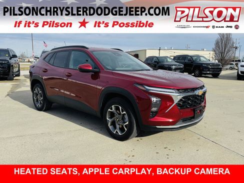 Used 2025 Chevrolet Trax LT w/ LT Convenience Package image 1