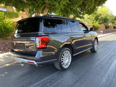 Used 2024 Ford Expedition Limited AWD/4WD image 3