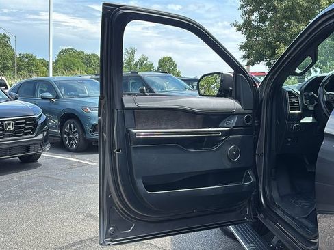 Used 2021 Ford Expedition Limited AWD/4WD image 11