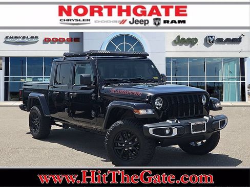 Used 2022 Jeep Gladiator Sport AWD/4WD image 1