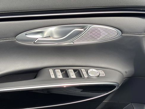 Certified 2026 Genesis GV70 2.5T AWD/4WD image 12