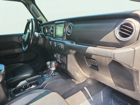 Used 2018 Jeep Wrangler Unlimited Sahara AWD/4WD image 23
