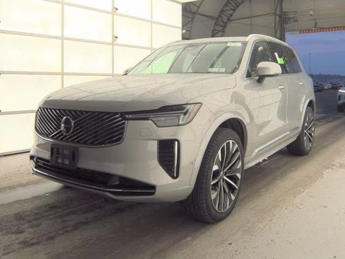 Used 2025 Volvo XC90 B6 Plus image 2