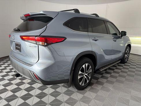Used 2021 Toyota Highlander XLE FWD image 9
