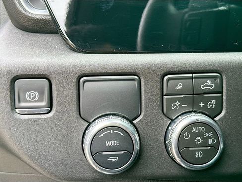 Used 2026 GMC Sierra 1500 SLT RWD image 14