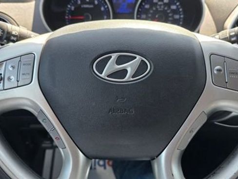 Used 2013 Hyundai Tucson Limited w/ Premium Pkg image 17