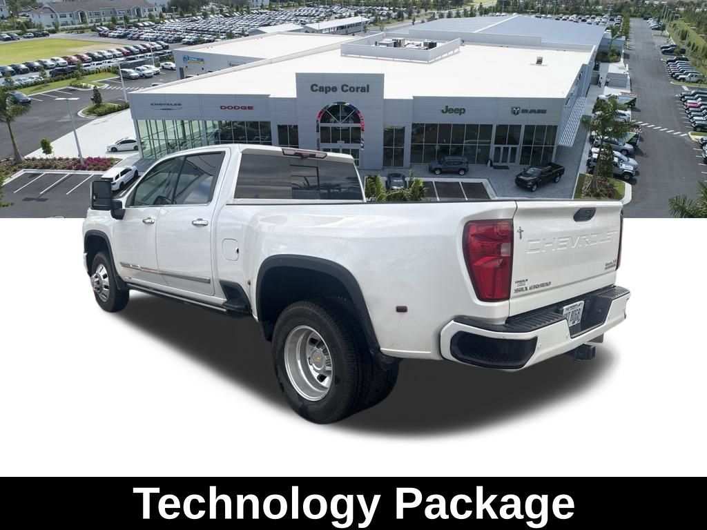 Used 2025 Chevrolet Silverado 3500 High Country w/ High Country Premium Package AWD/4WD image 4