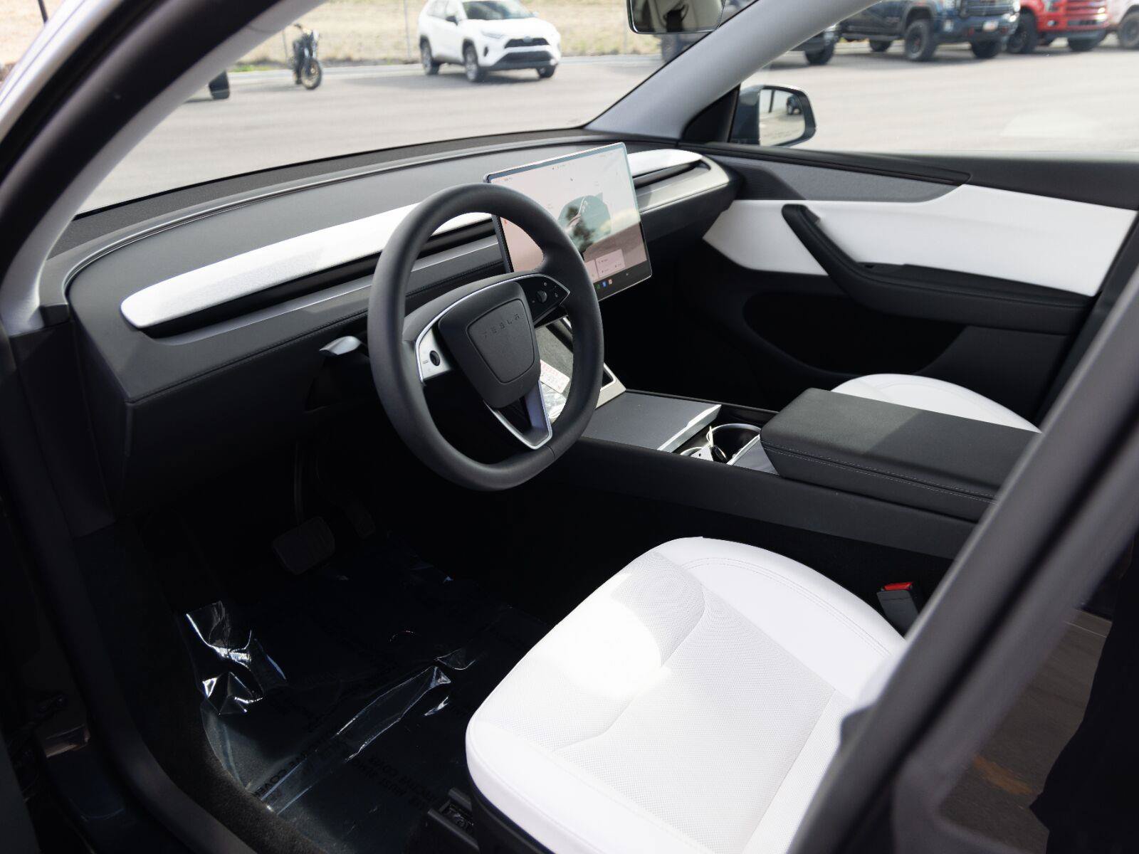 Used 2026 Tesla Model Y AWD image 9