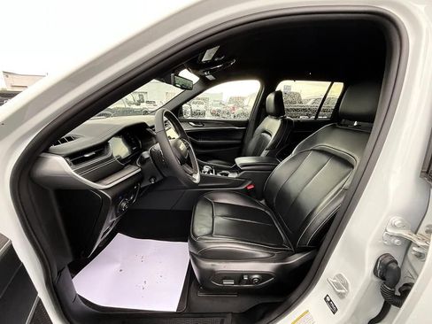 Used 2024 Jeep Grand Cherokee Limited 4xe w/ Luxury Tech Group II AWD/4WD image 15