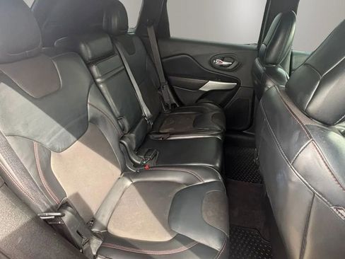 Used 2017 Jeep Cherokee Trailhawk AWD/4WD image 22