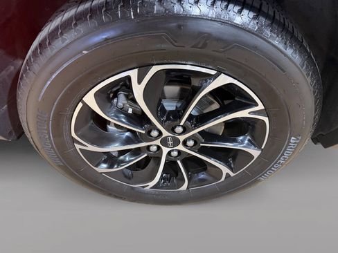 Used 2024 Lincoln Nautilus Premier AWD/4WD image 5