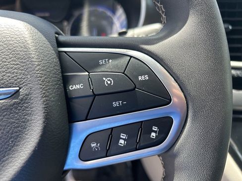 Certified 2023 Chrysler Pacifica Touring-L image 44