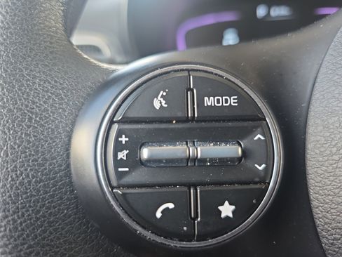 Certified 2025 Kia Soul LX w/ LX Technology Package FWD image 24