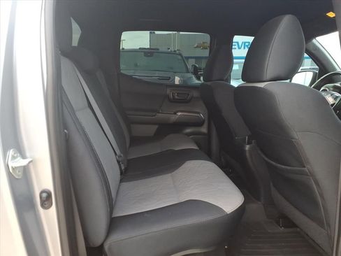 Used 2021 Toyota Tacoma TRD Off-Road image 15