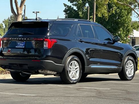 Certified 2025 Ford Explorer Active RWD image 2