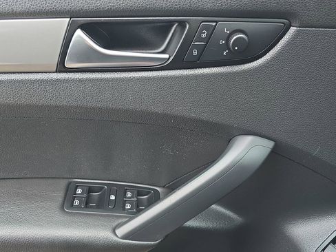 Used 2013 Volkswagen Passat 2.5 S image 24