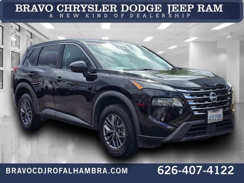 Used 2024 Nissan Rogue S FWD image 1
