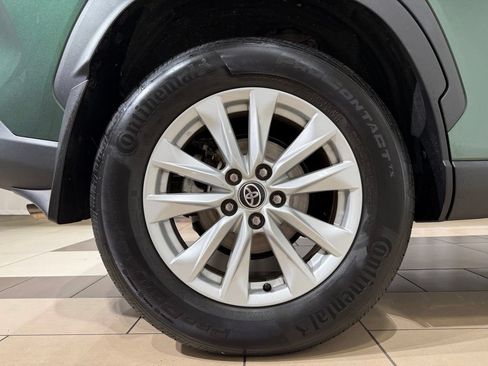 Certified 2022 Toyota Corolla Cross LE w/ Moonroof Package AWD/4WD image 9