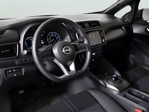 Used 2025 Nissan Leaf S FWD image 14