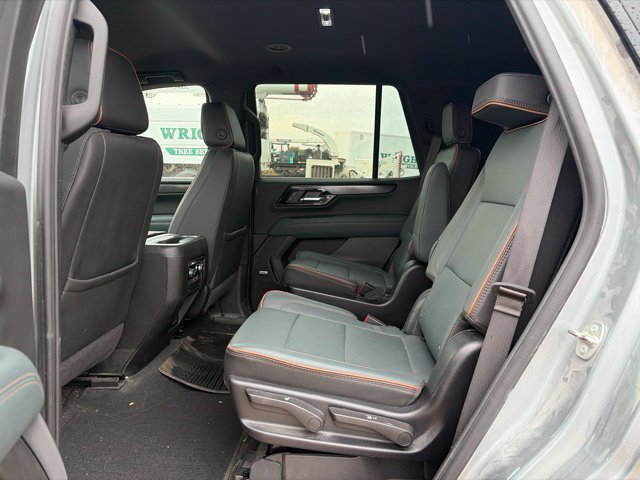 Used 2025 GMC Yukon AT4 AWD/4WD image 18