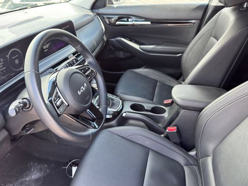 Used 2024 Kia Seltos EX FWD image 13